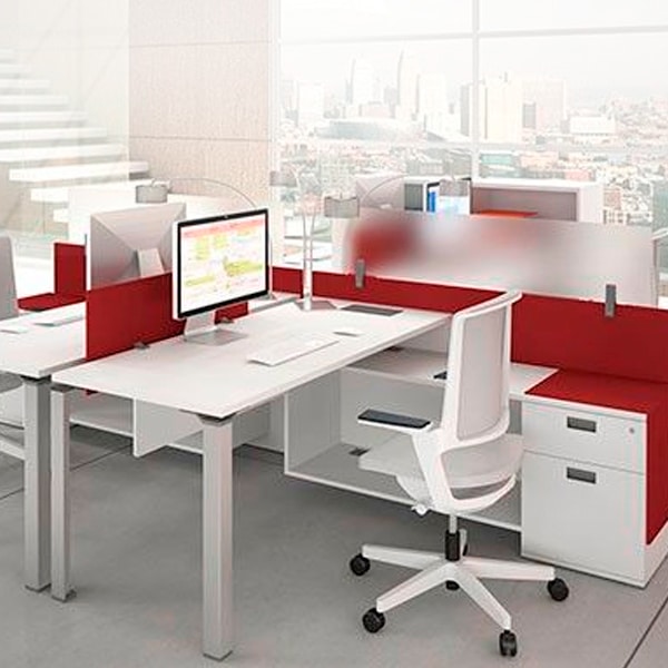 Estación operativa con escritorio blanco, archivero y silla giratoria, desarrollada por fabricante de muebles de oficina en México